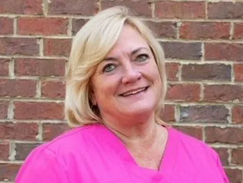 Juli, Office Manager